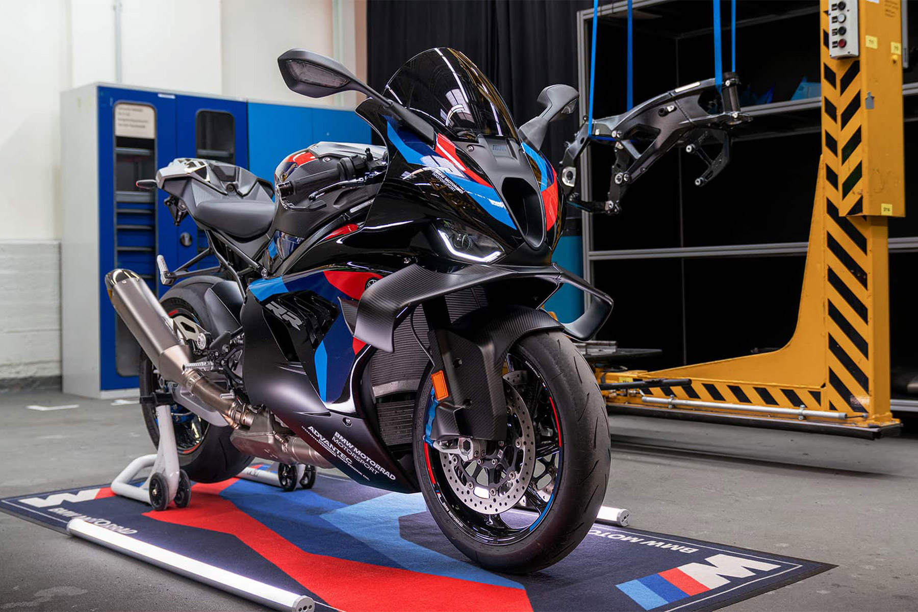 --BMW_M_1000_RR_2027_02.jpg